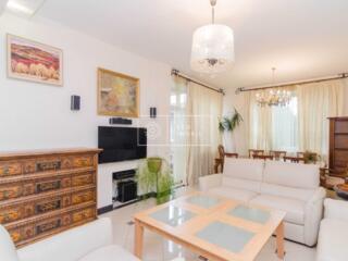 Vă propunem spre chirie casă în 4 nivele, amplasată în sect. Centru, .