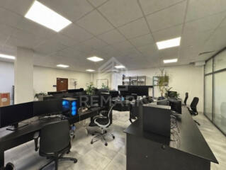 Chirie oficiu cu balcon, în prima linie, gata de activitate, sect. ...