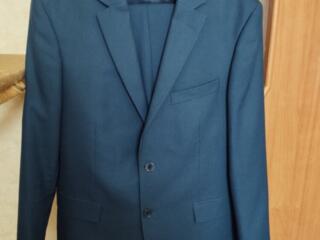 Продам мужской костюм