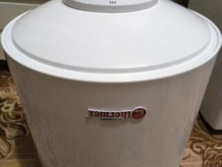 500р Thermex 50л. Все рабочее. Капает снизу не сильно. В гараж, дачу.