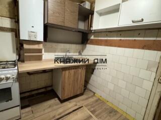 Продам 2-кімнатну квартиру у Святошинському районе за адресою: ...