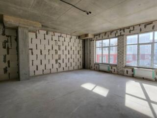 Предлагается для продажи коммерческое помещение в жилом комплексе ...