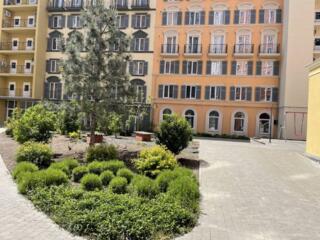 Предлагается к продаже просторная двухкомнатная квартира площадью 73 .