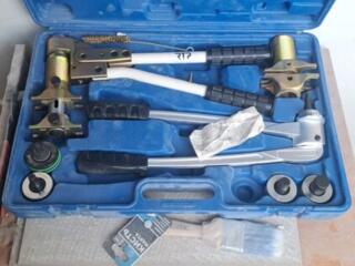 Гидравлический пресс для труб Рехау