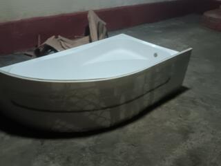Продам акриловую ванну под восстановление.