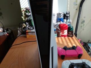 Продам PS5 с дисководом и играми. Недорого!