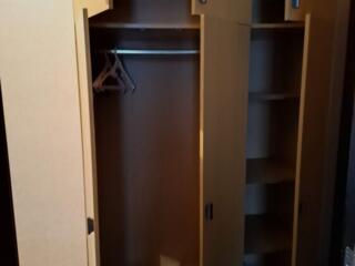 Шкаф трехдверный