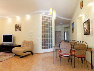 Код: 377. Раздельная трехкомнатная квартира на ул. Пироговской.