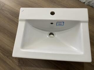 Умывальник без тумбы. Новый, не использовался. Чистый, без сколов