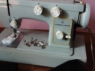 Продам швейную машину