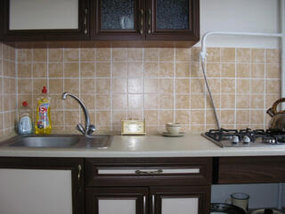 Продаю двухкомнатную квартиру, бульвар Негруцци 4, центр. Середина