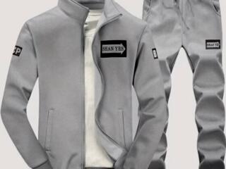 Спортивный костюм новый S 200 руб.