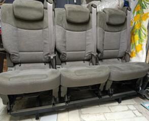 Продам раздельные задние сиденья, которые можно складывать, передвигать