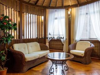 Пропонується до оренди 1-но кімнатна квартира студіо в самому центрі .