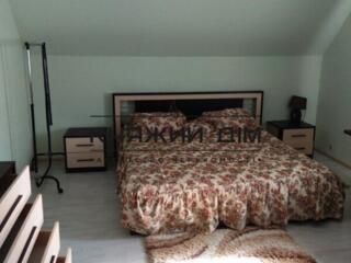 Оренда будинку на 1-му поверсі ванна, кухня студія, кімната. На 2-му .