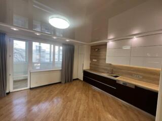 Продаётся квартира на третьем этаже. Есть подробный видеообзор — ...