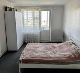 Предлагается к продаже четырехкомнатная квартира на улице Тепличная ..