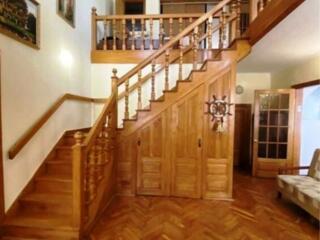 Уютный двухэтажный дом в Районе Золотого Берега.