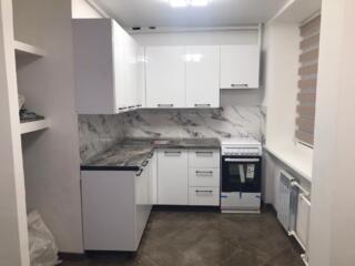 Центр продам после кап. ремонта 3комн. Под ключ, тёплые полы, мебель