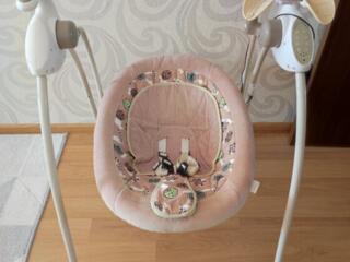 Электронные качели для малыша с музыкой, подсветкой и укачиванием