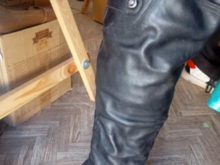 Кожаные высокие сапоги размер 36-37 б/у