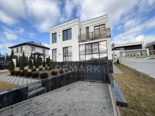 Se vinde casă,  amplasată în Poiana Domnească! Suprafața totală: 230 .