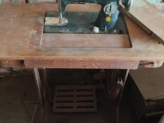 Ножная Швейная машинка.