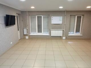 Западный, цокольный этаж, 107 кв. м. Торг