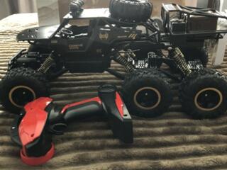 Продам новую детскую машину с пультом управления