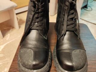 Продам ботинки