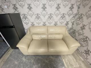 Продам стильный кожаный диван