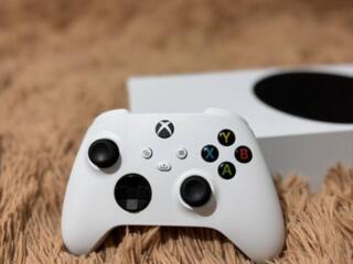 Продаю свою Xbox Series S (512 ГБ SSD)