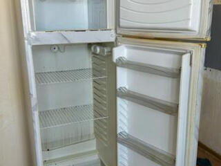 Продам рабочий холодильник Днепр, двухкамерный б/у в хор. состоянии