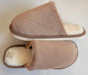 Продаются тёплые удобные тапочки, 41- 42 размер -
125 руб.