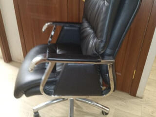 Кожаное офисное ДИРЕКТОРСКОЕ КРЕСЛО лифт С НАКЛОНОМ