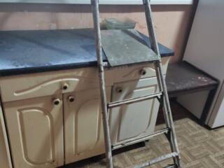 Лестница - стремянка для дома, квартиры на 4 ступеньки.