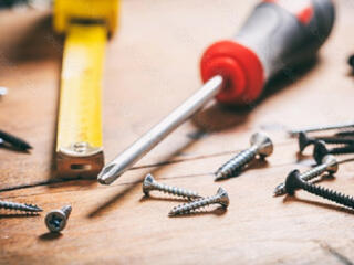 Навеска, монтаж, установка карнизов, телевизора на стену, полки и др.