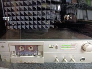 Продам кассетную деку Тelefunken RS 100
