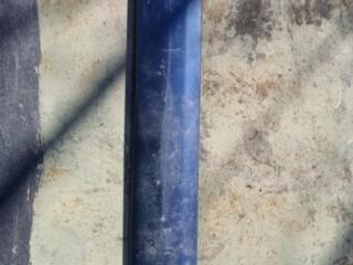 Продам молдинг в хорошем состоянии на 210 (до рест) задняя правая двер