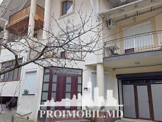 Vă propunem spre vânzare acest duplex în 2nivele, sect. Centru, str. .