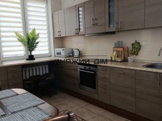 Пропонується в оренду 2-кімнатна простора, світла квартира на ...