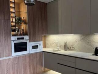 Предлагается стильная квартира с качественным ремонтом в одном из ...