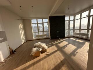 В продаже просторная двухкомнатная квартира с большой кухней-гостиной 