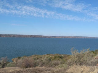 Предлагается к продаже земельный участок со своим выходом в канал