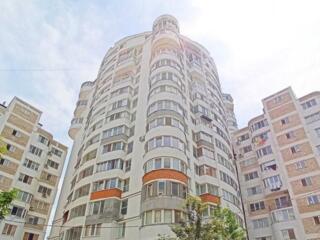 Продаётся двухкомнатная квартира в новострое на Чеканах. 80 кв/м.