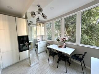 Vă propunem spre chirie apartament cu două odăi și living, bloc nou, .