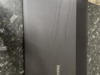 Продам рабочий ноутбук с повреждением