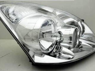 1 Новая фара Toyota Corolla Verso 2007-9