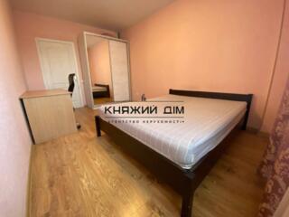 Простора 2-кімн. розд. квартира на Кар. дачі, м. Шулявська. вул. Ак. .