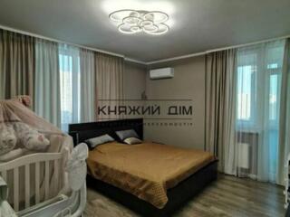 Продаж 2-кімнатної в ЖК "Статус Град" бізнес класу поруч з м